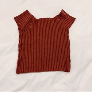 maroon crop top